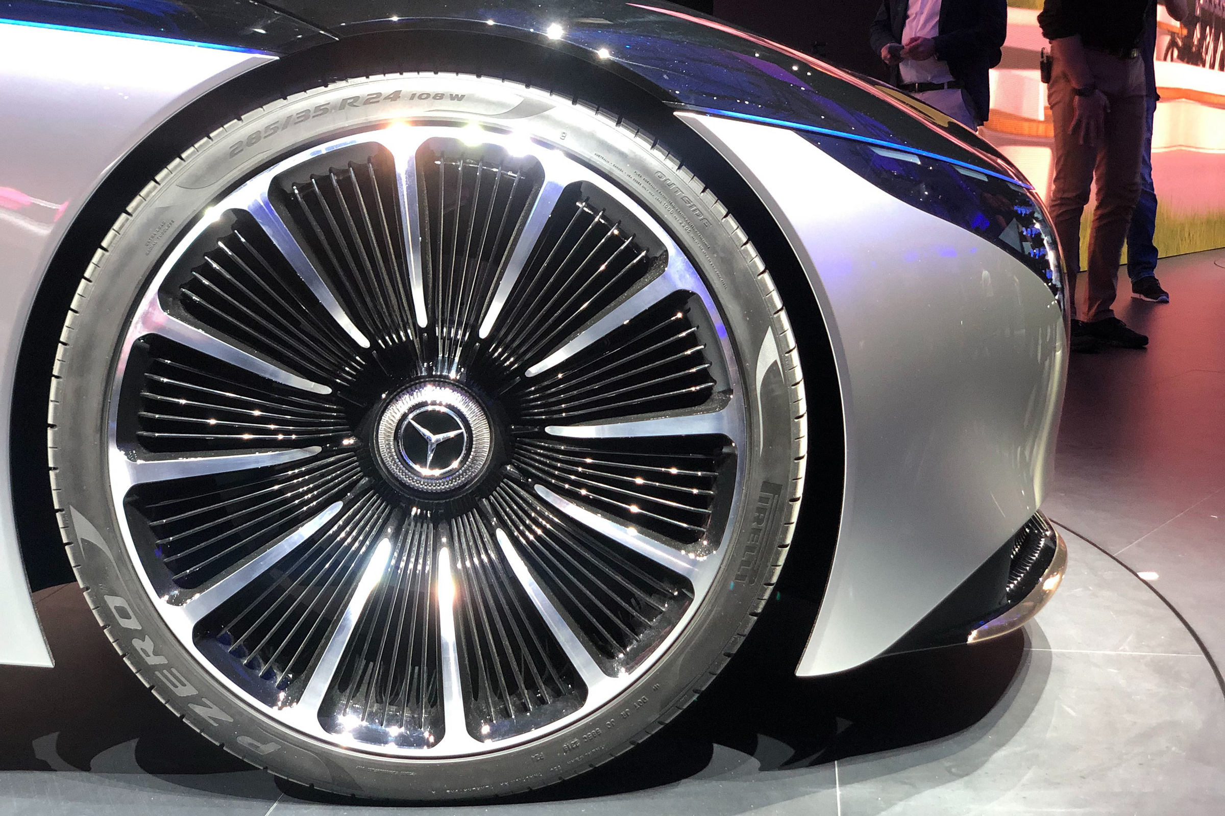 Mercedes EQS - wheel