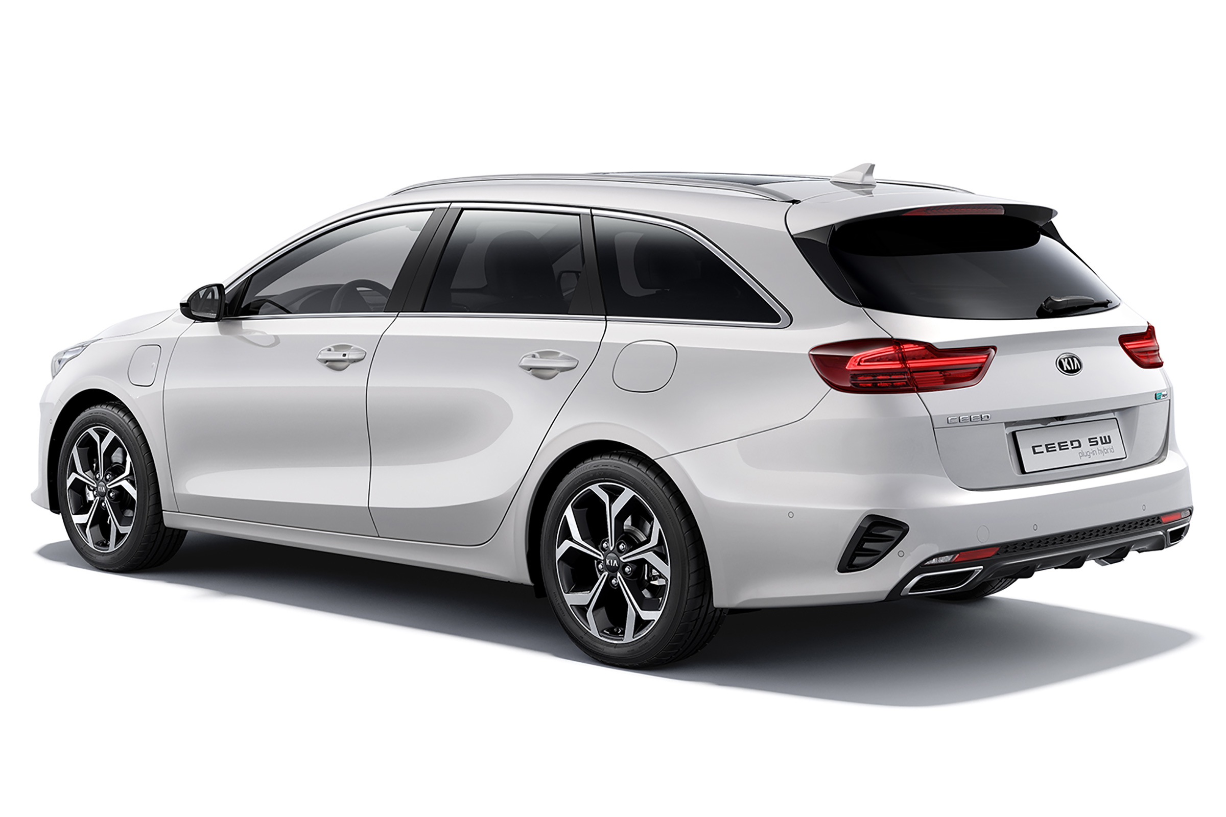 Kia Ceed Sportswagon PHEV - rear 3/4 static 