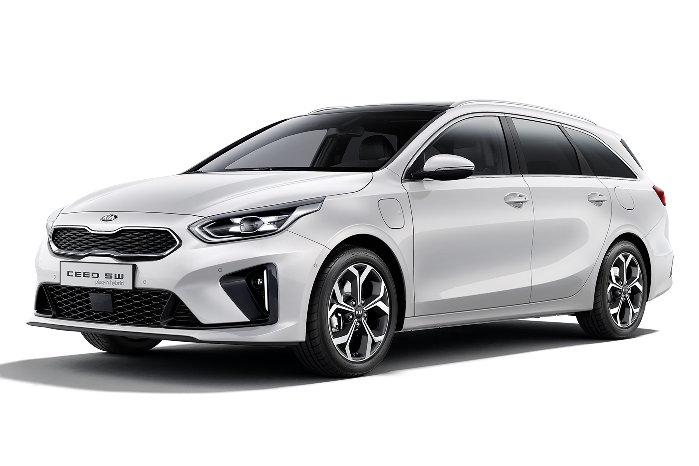 Kia Ceed Sportswagon PHEV - front 3/4 static 