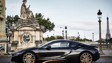 BMW i8 Ultimate Sophisto Edition - side