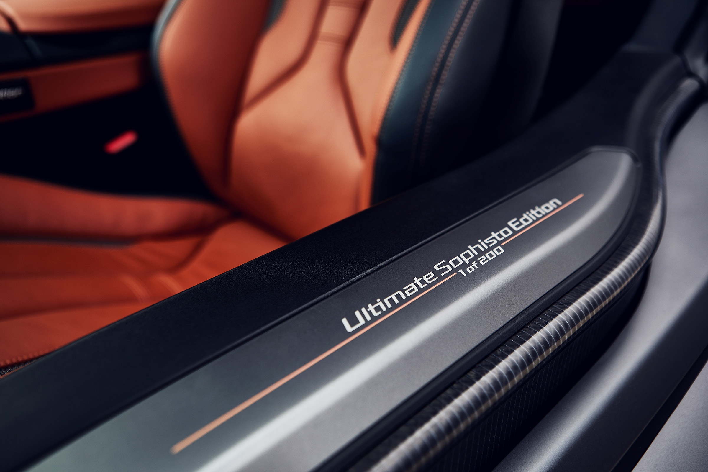BMW i8 Ultimate Sophisto Edition - sill