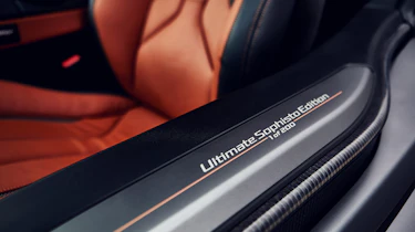 BMW i8 Ultimate Sophisto Edition - sill