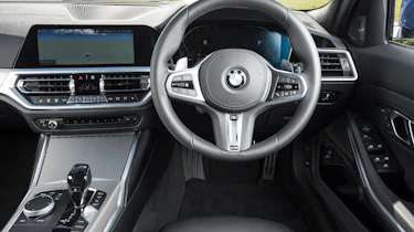 BMW 320d xDrive Touring - dash