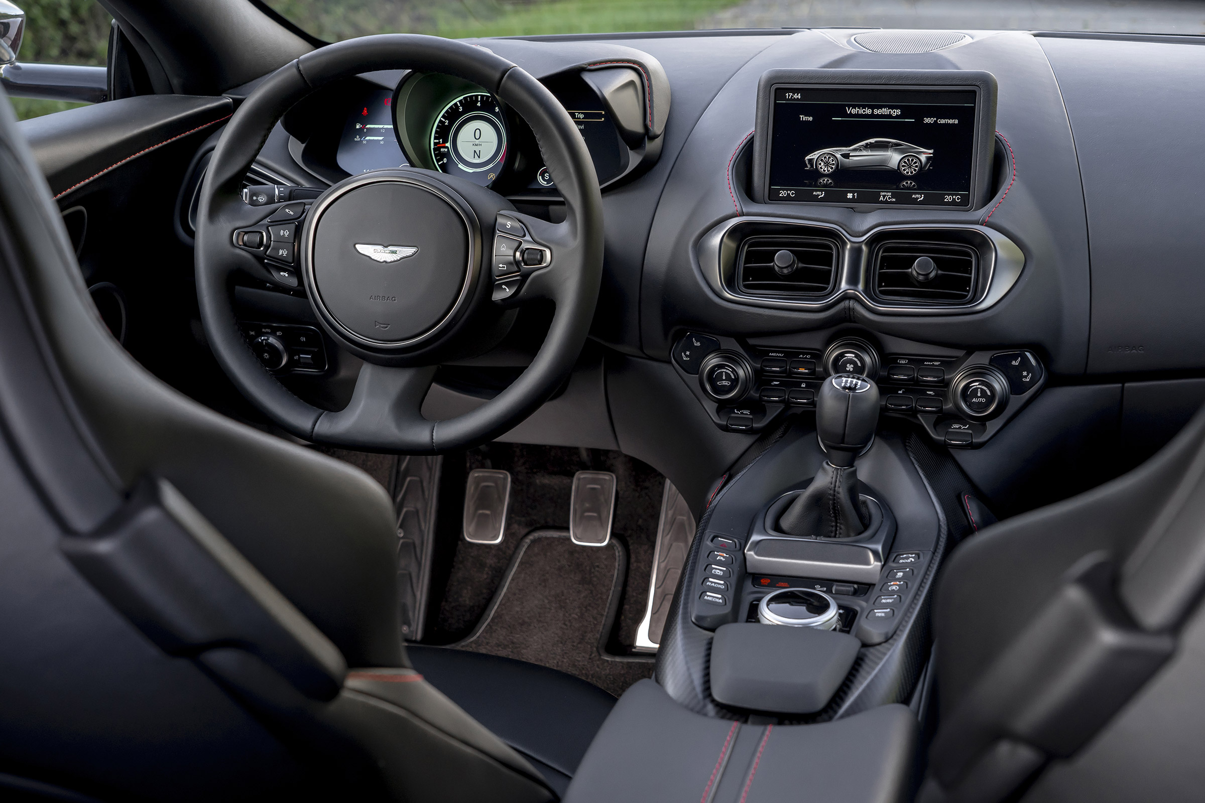 Aston Martin Vantage AMR - dash