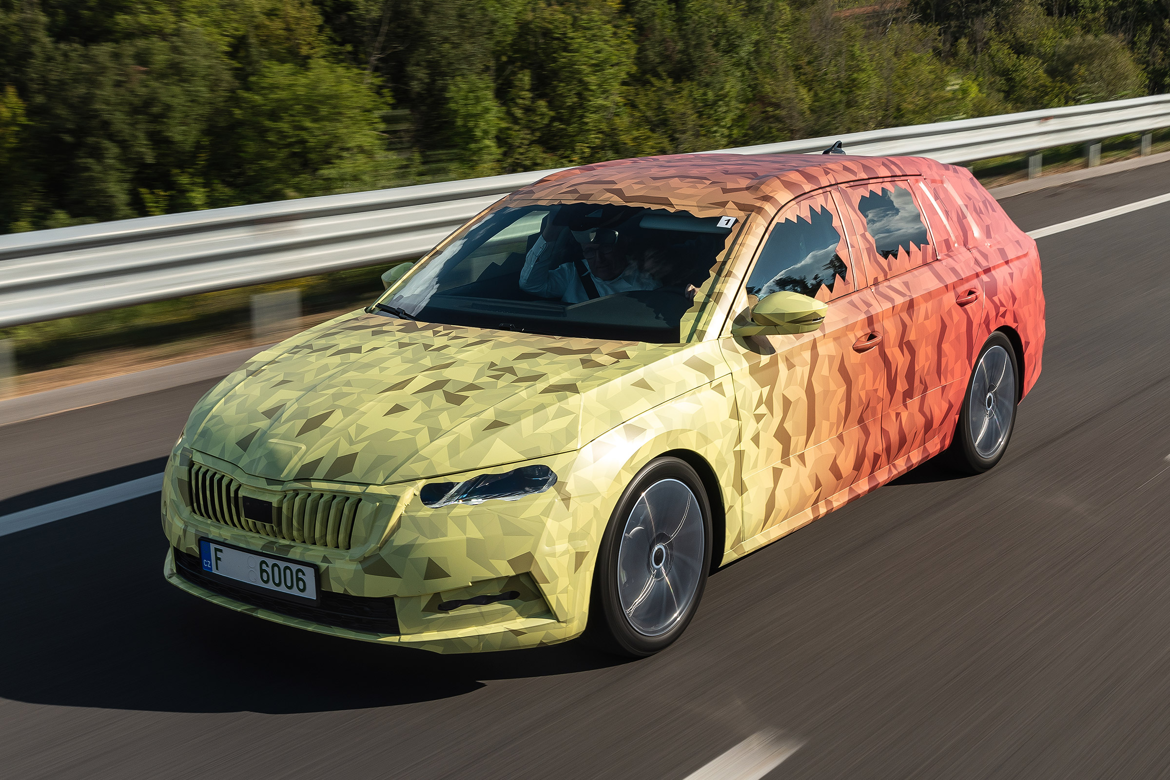 Skoda Octavia Estate prototype - front tracking