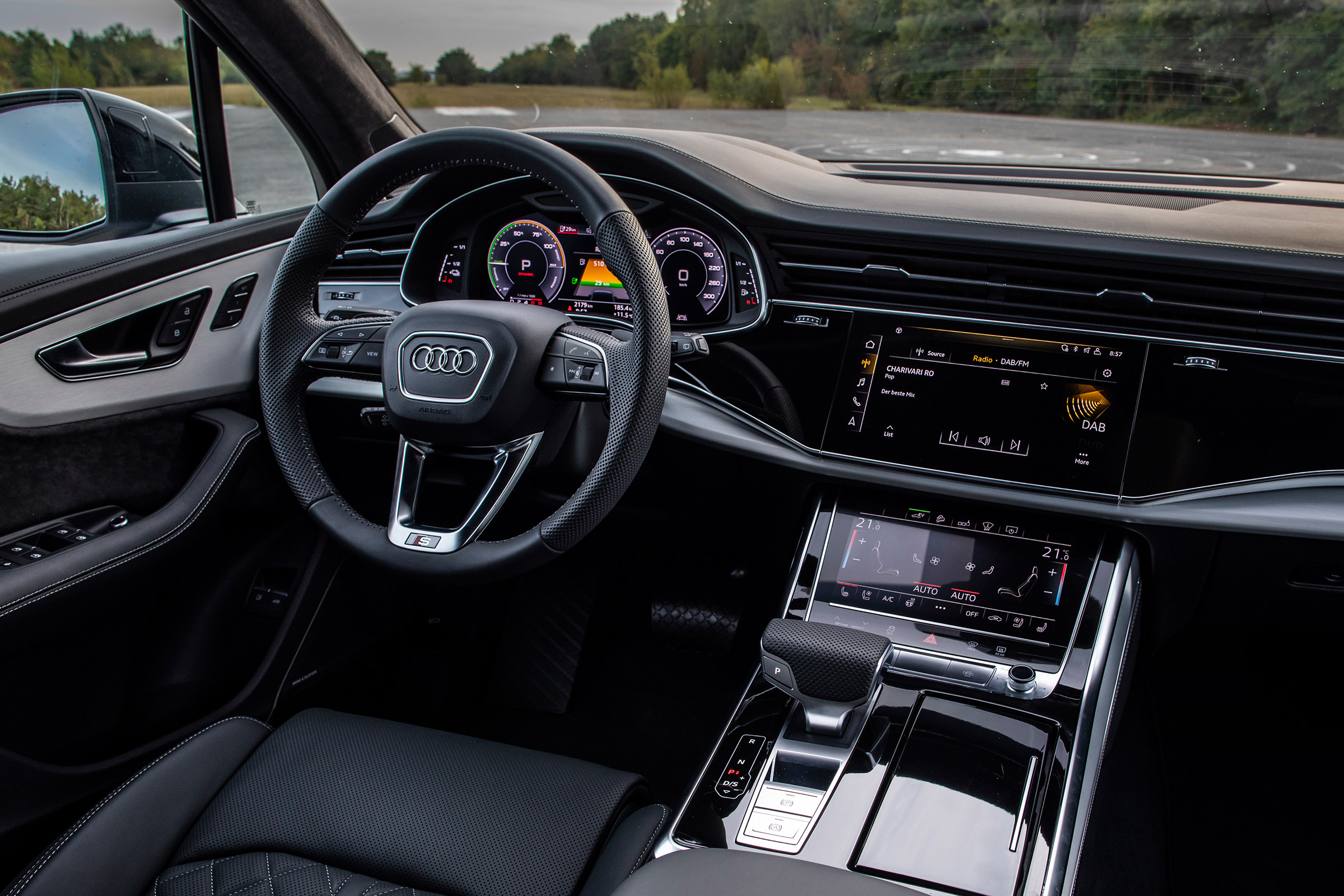 Audi Q7 60 TFSI e - dash
