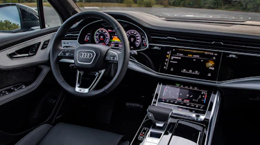 Audi Q7 60 TFSI e - dash