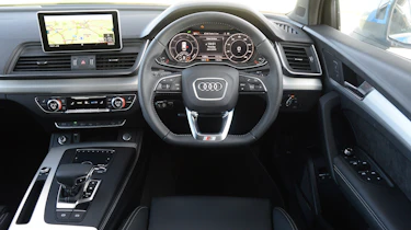 Audi Q5 TFSI e - dash