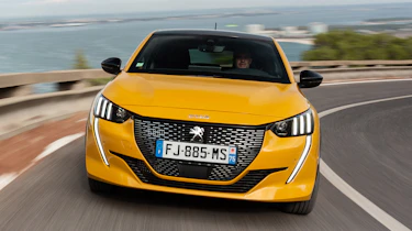 Peugeot 208 - full front