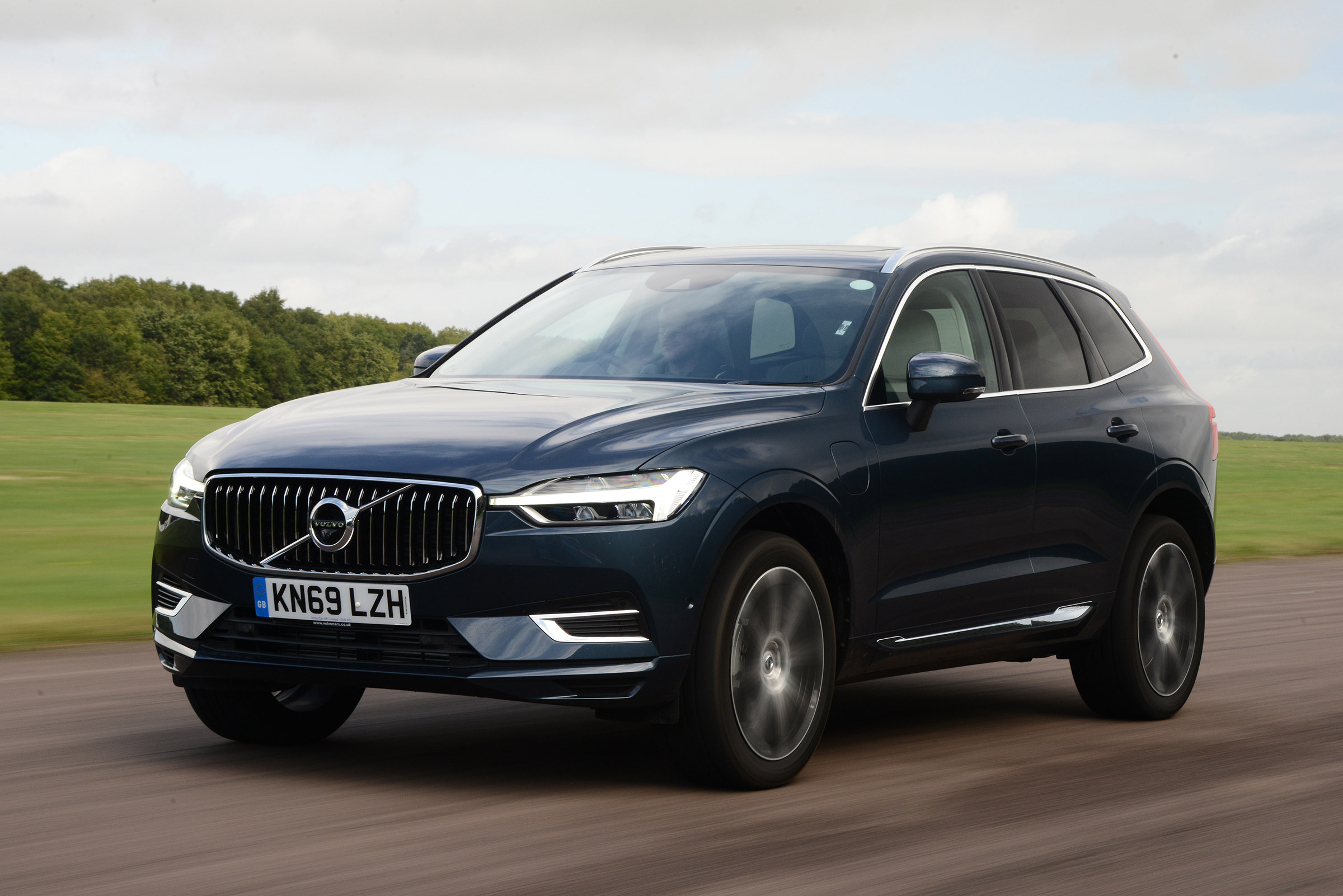 Volvo XC60 T8 - front