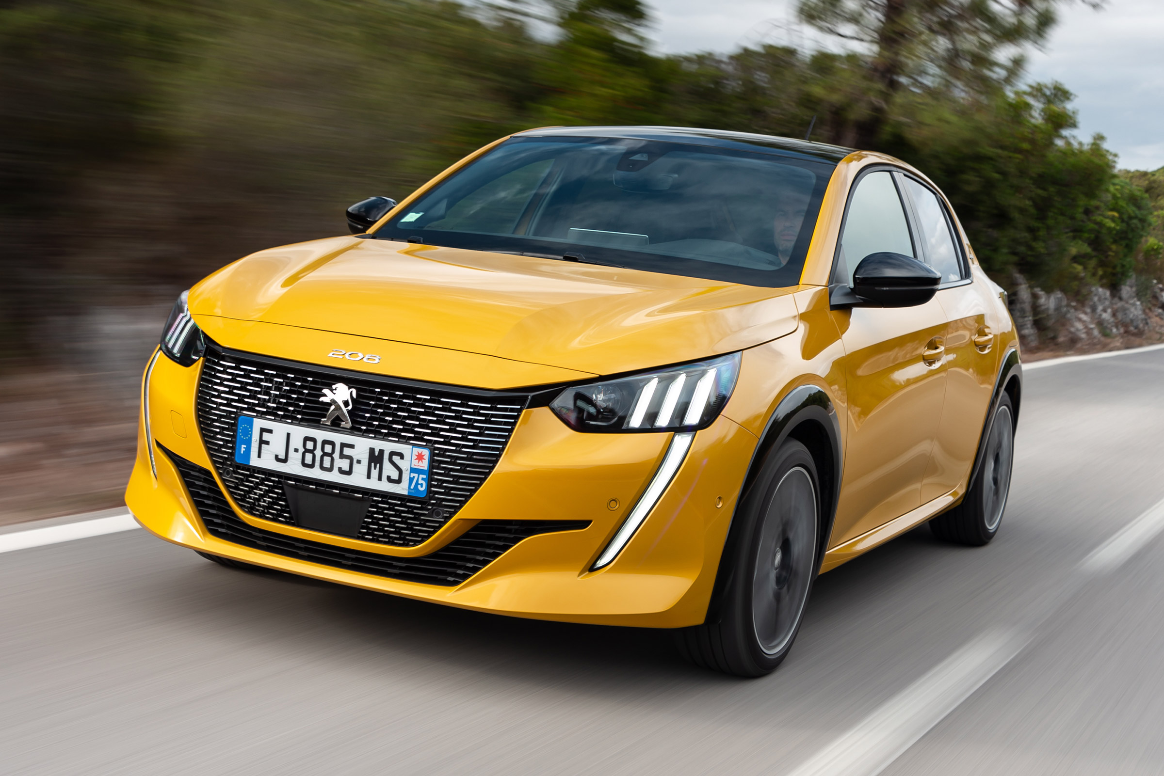 Peugeot 208 - front tracking