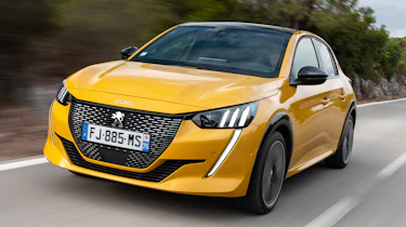 Peugeot 208 - front tracking