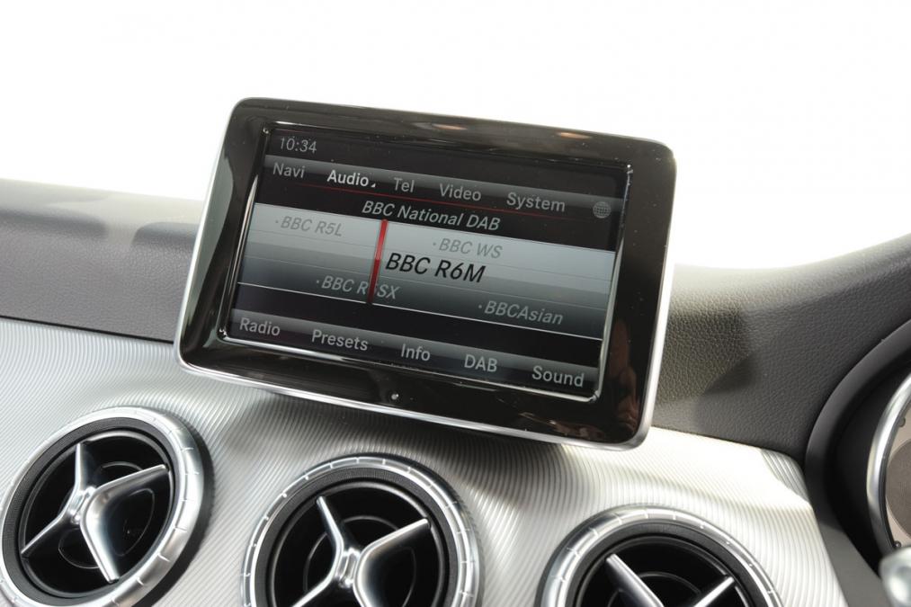 Used Mercedes CLA - infotainment