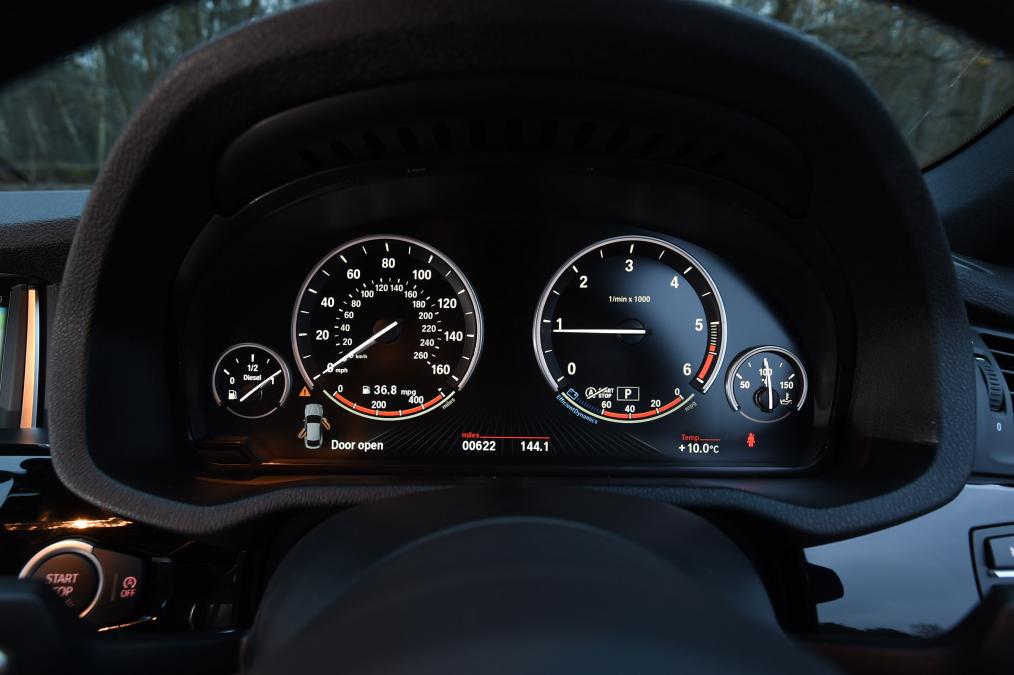 Used BMW X4 - dials