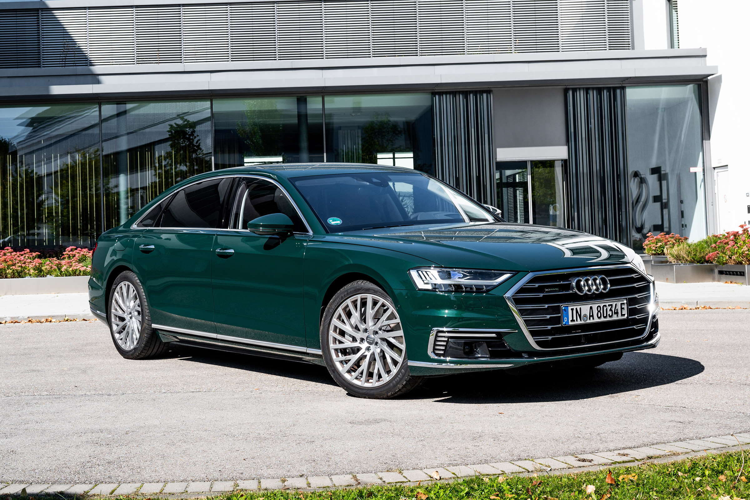 Audi A8 60 TFSI e - front static