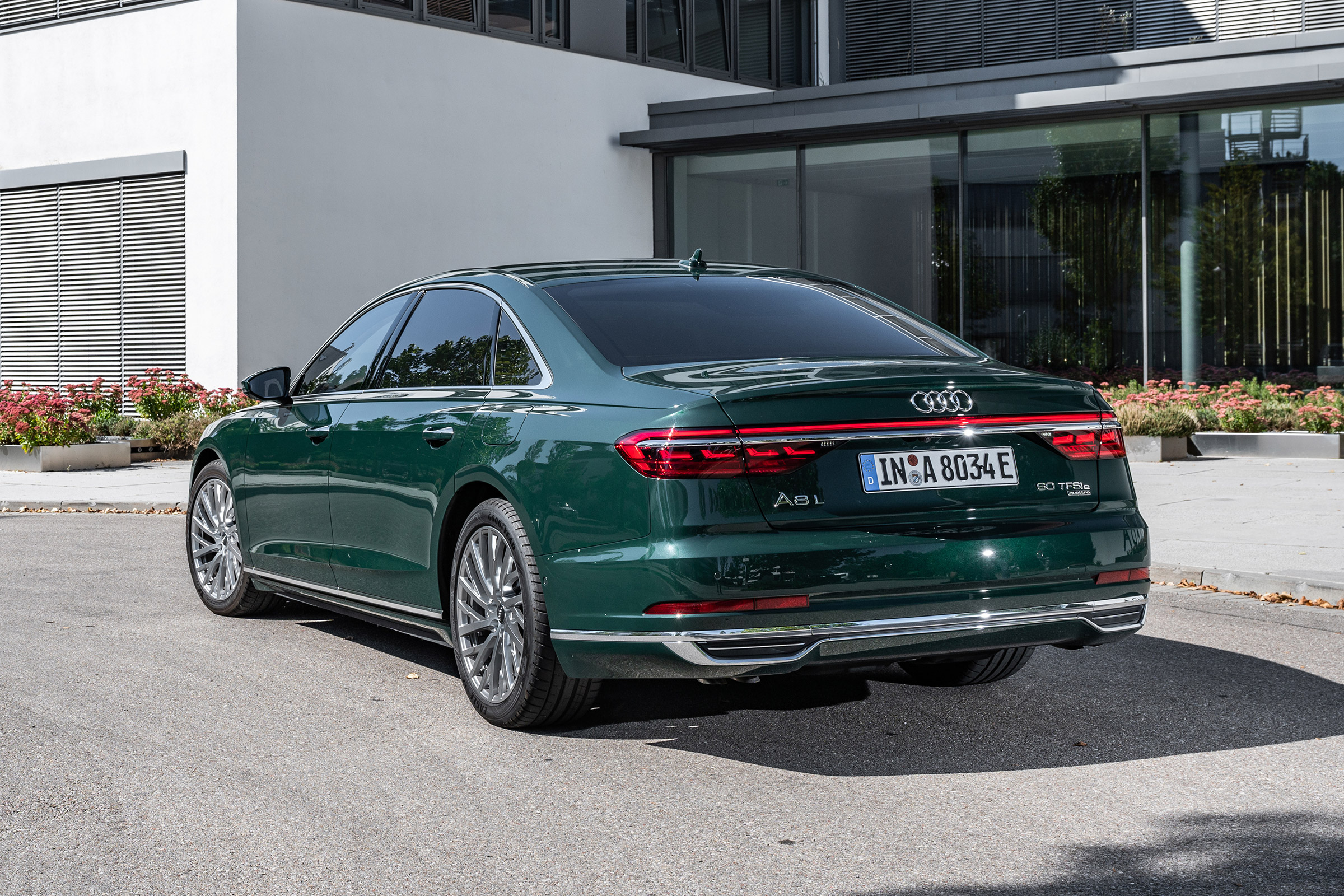 Audi A8 60 TFSI e - rear static