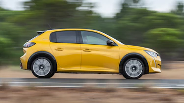 Peugeot 208 - side