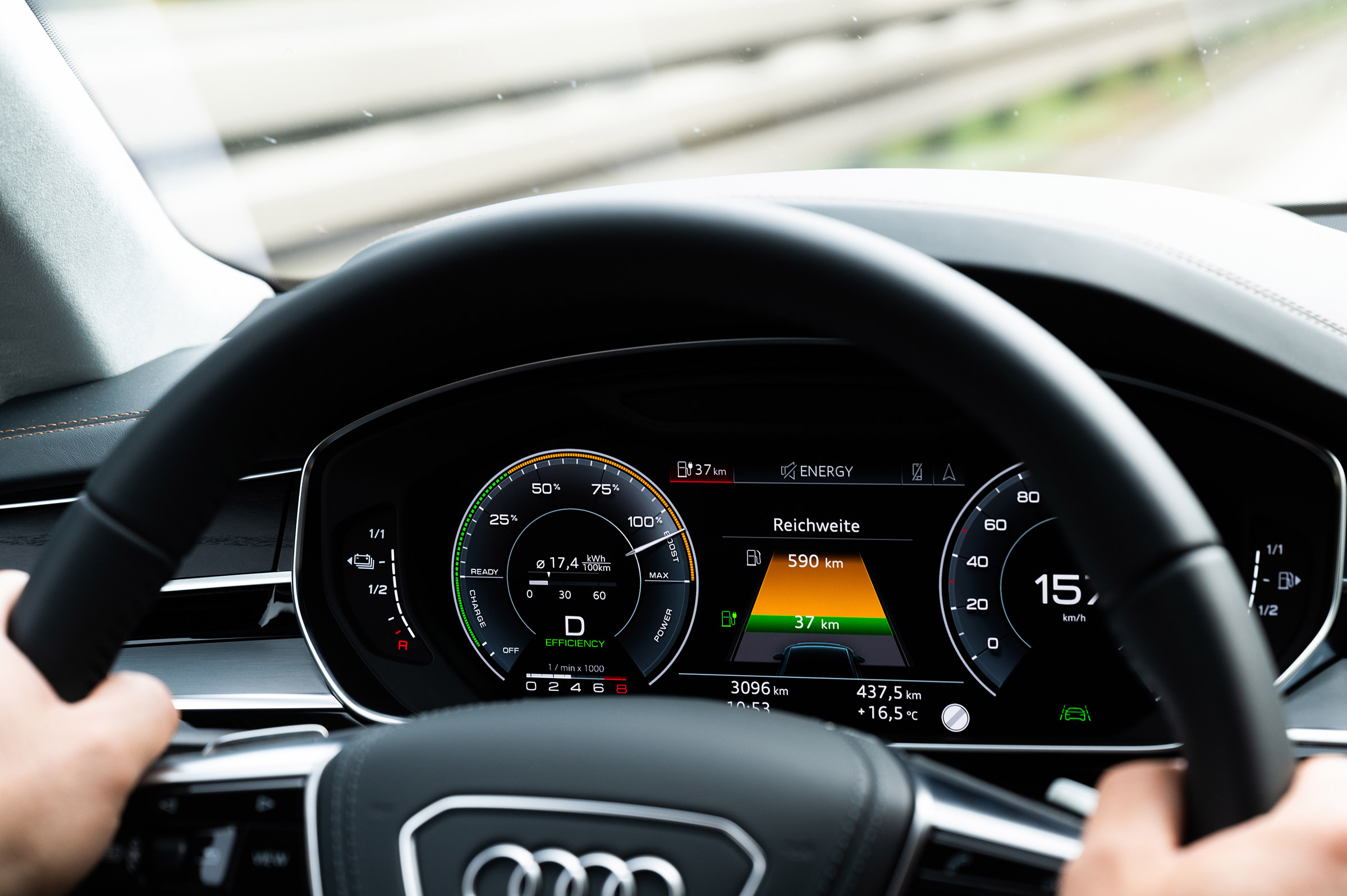 Audi A8 60 TFSI e - dials