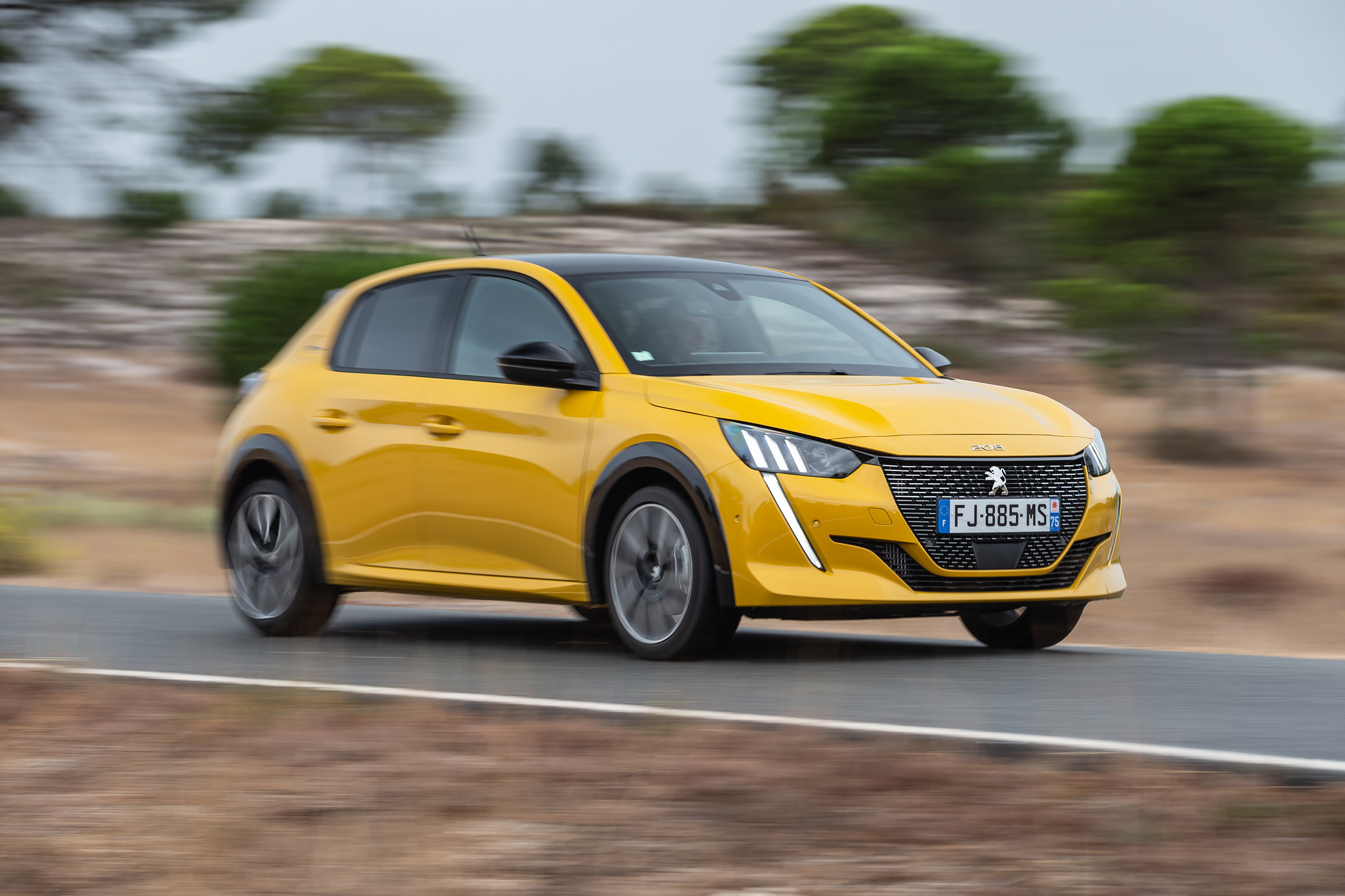 Peugeot 208 - front action