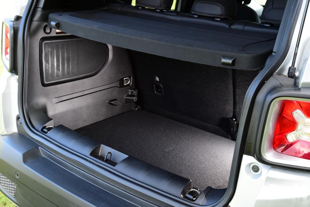 Used Jeep Renegade - boot