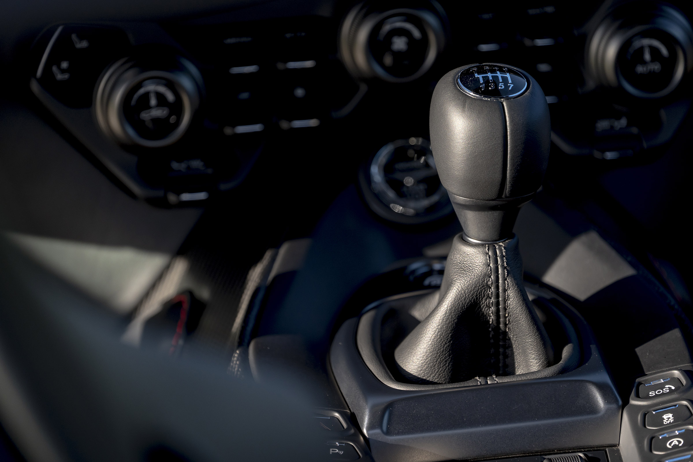 Aston Martin Vantage AMR - manual