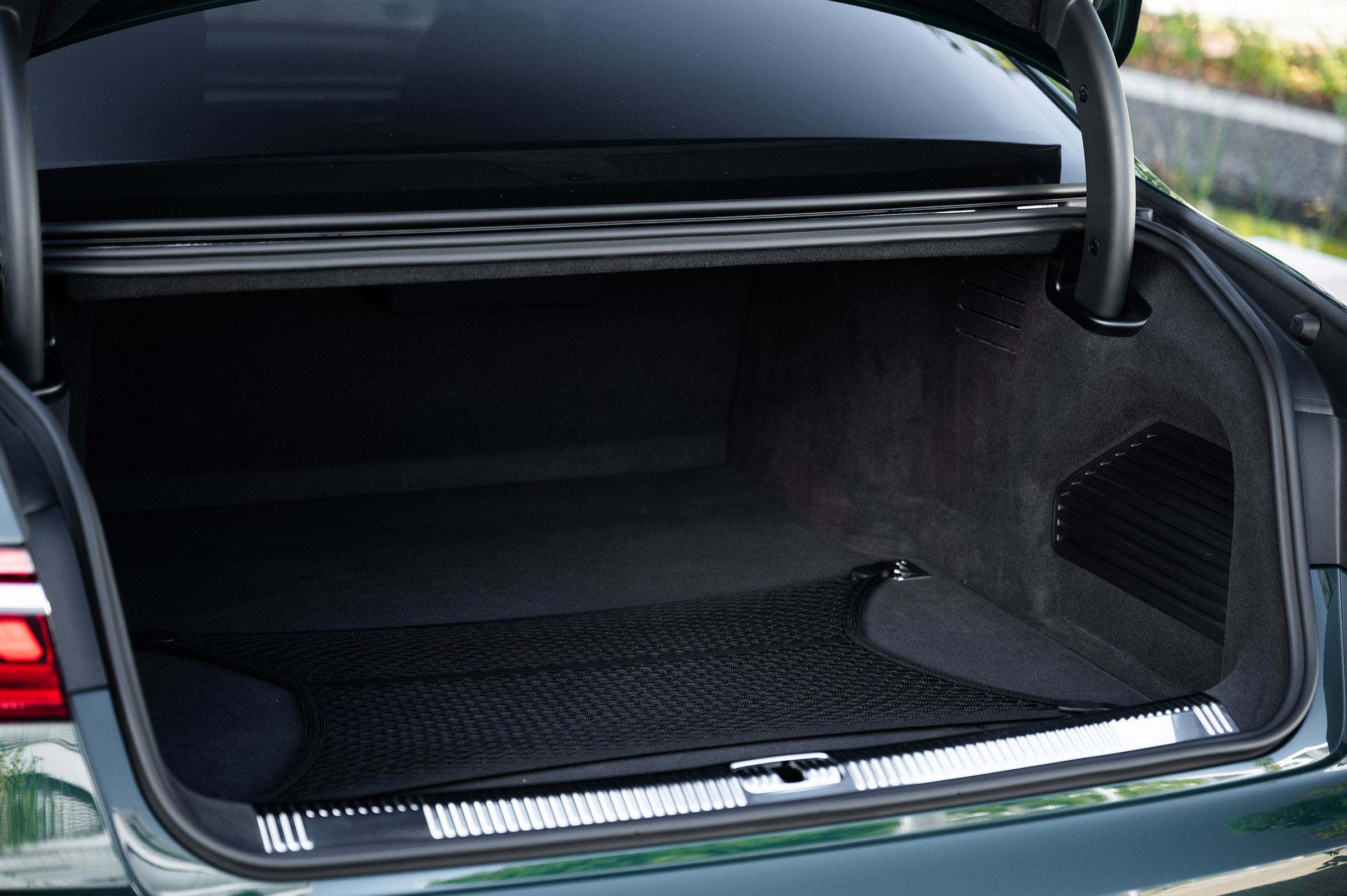 Audi A8 60 TFSI e - boot