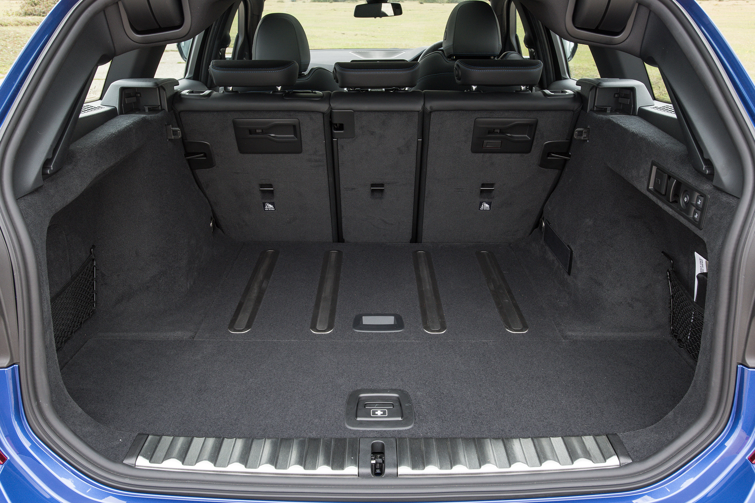 BMW 320d xDrive Touring - boot