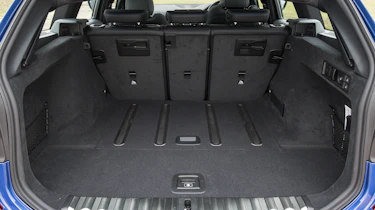BMW 320d xDrive Touring - boot