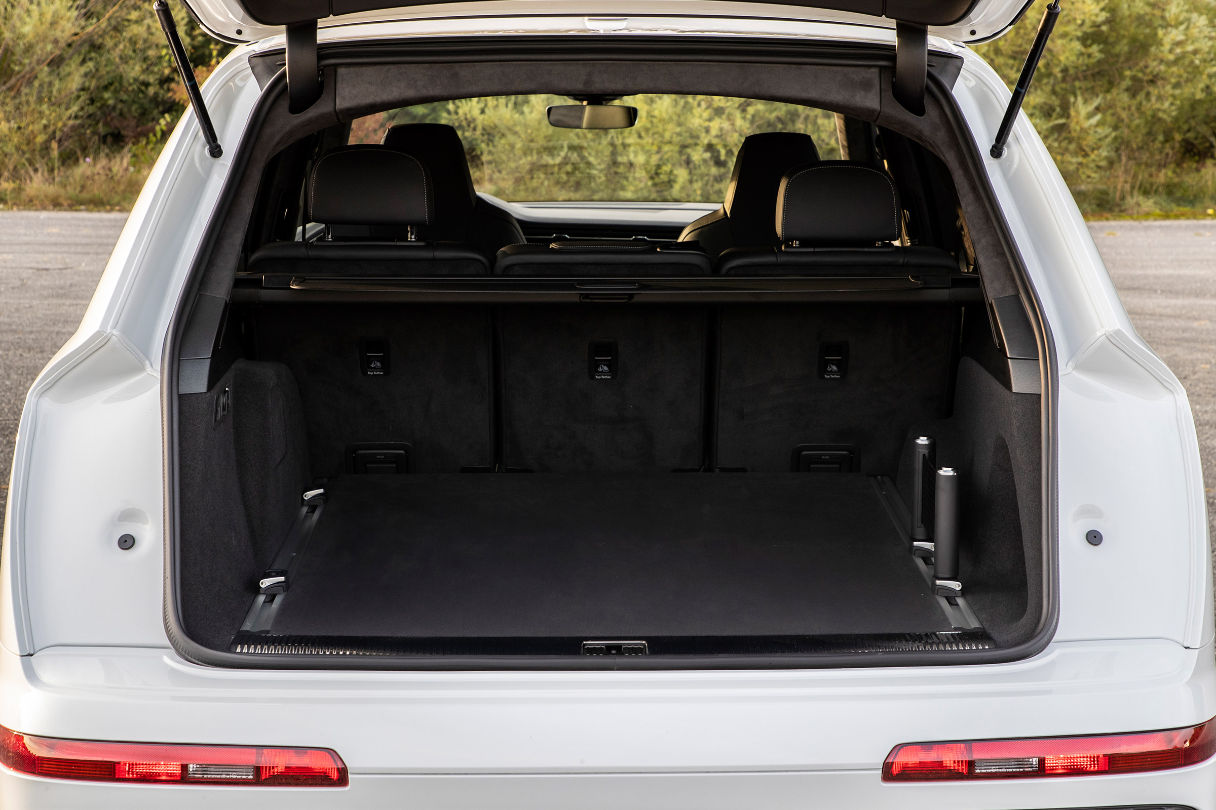 Audi Q7 60 TFSI e - boot