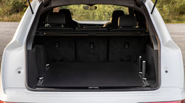 Audi Q7 60 TFSI e - boot