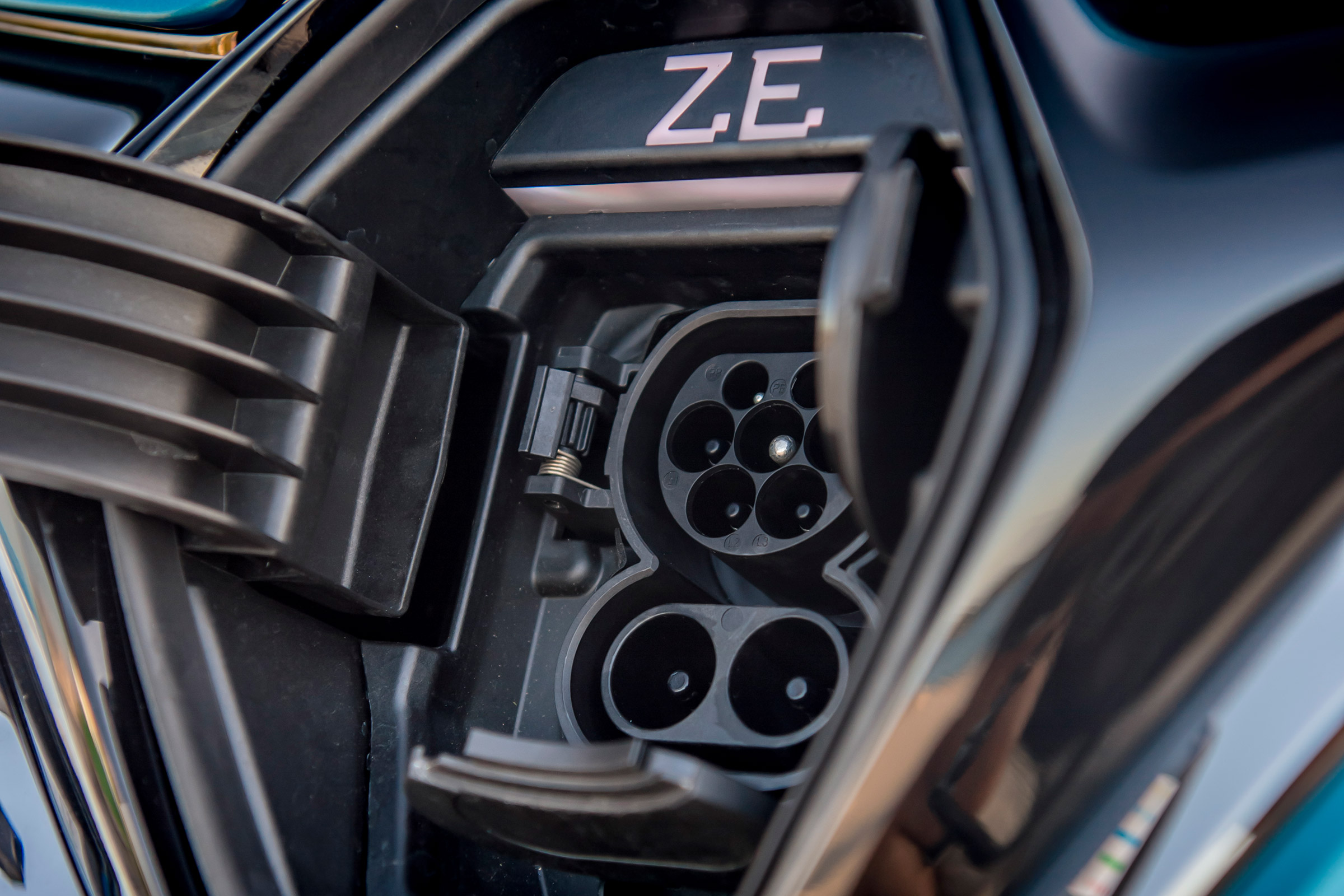 Renault ZOE - charging port