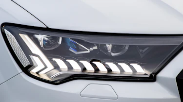 Audi Q7 60 TFSI e - front light