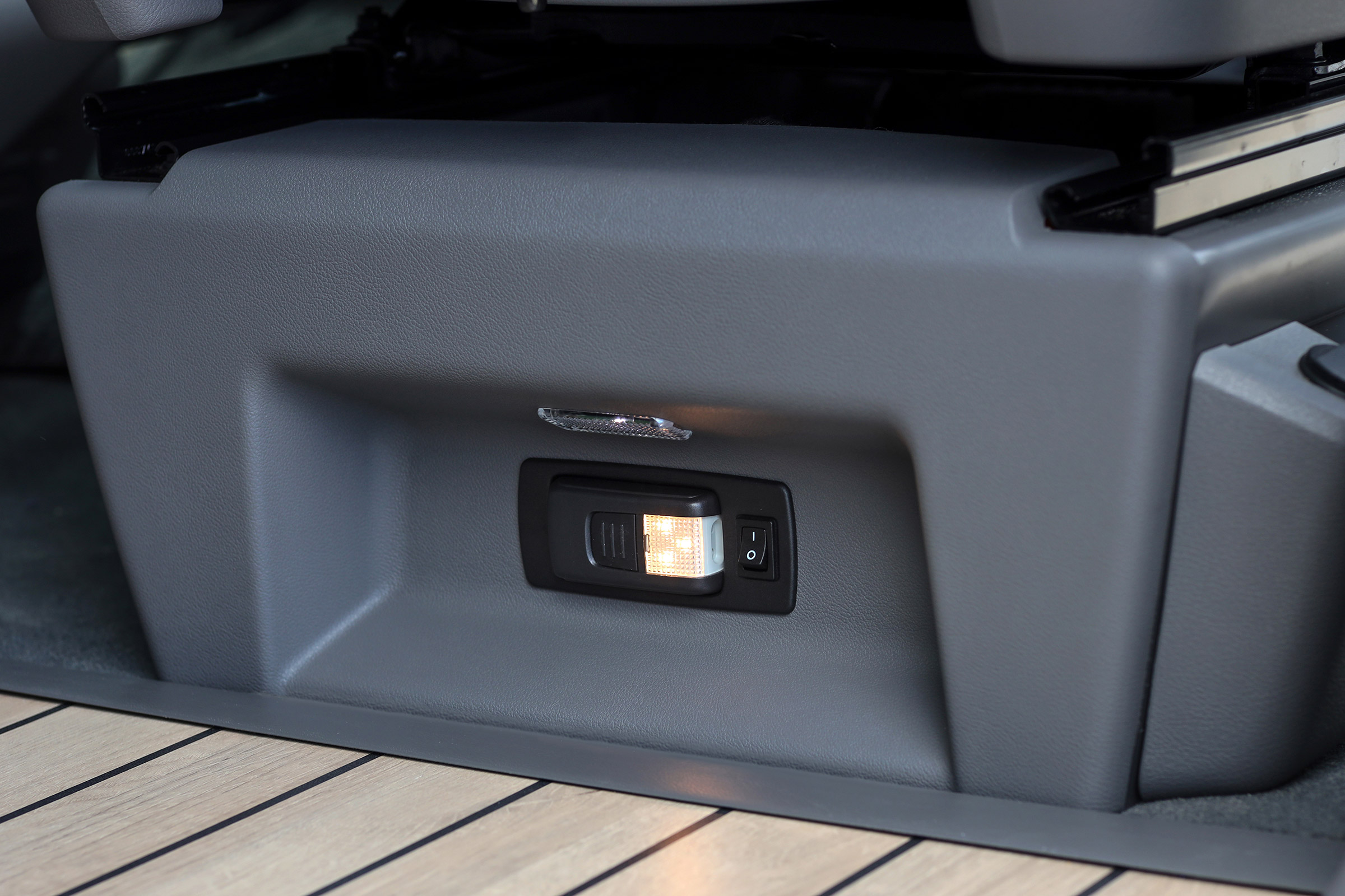 Volkswagen California T6.1 - light