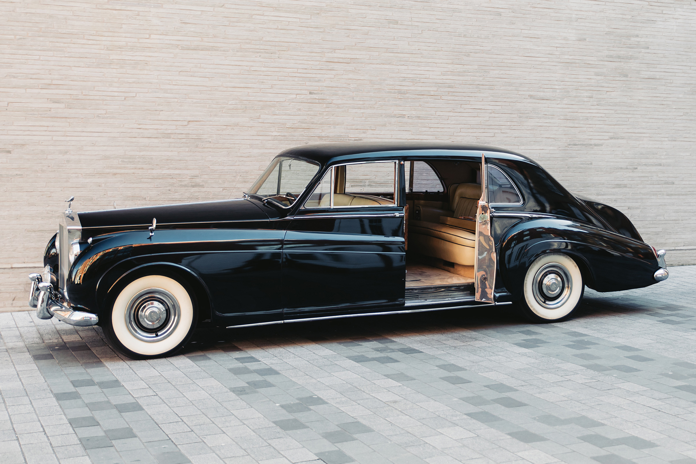 Rolls Royce Phantom EV - door