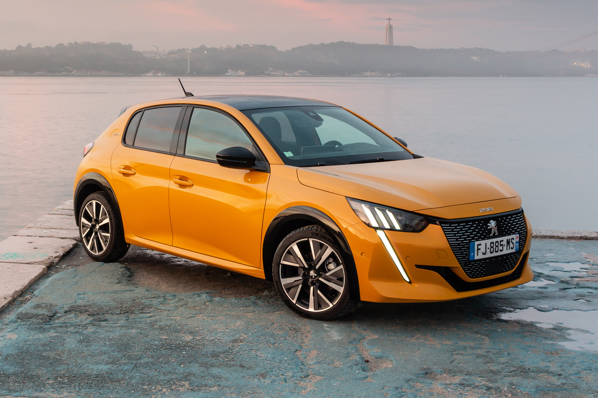 Peugeot 208 - front static
