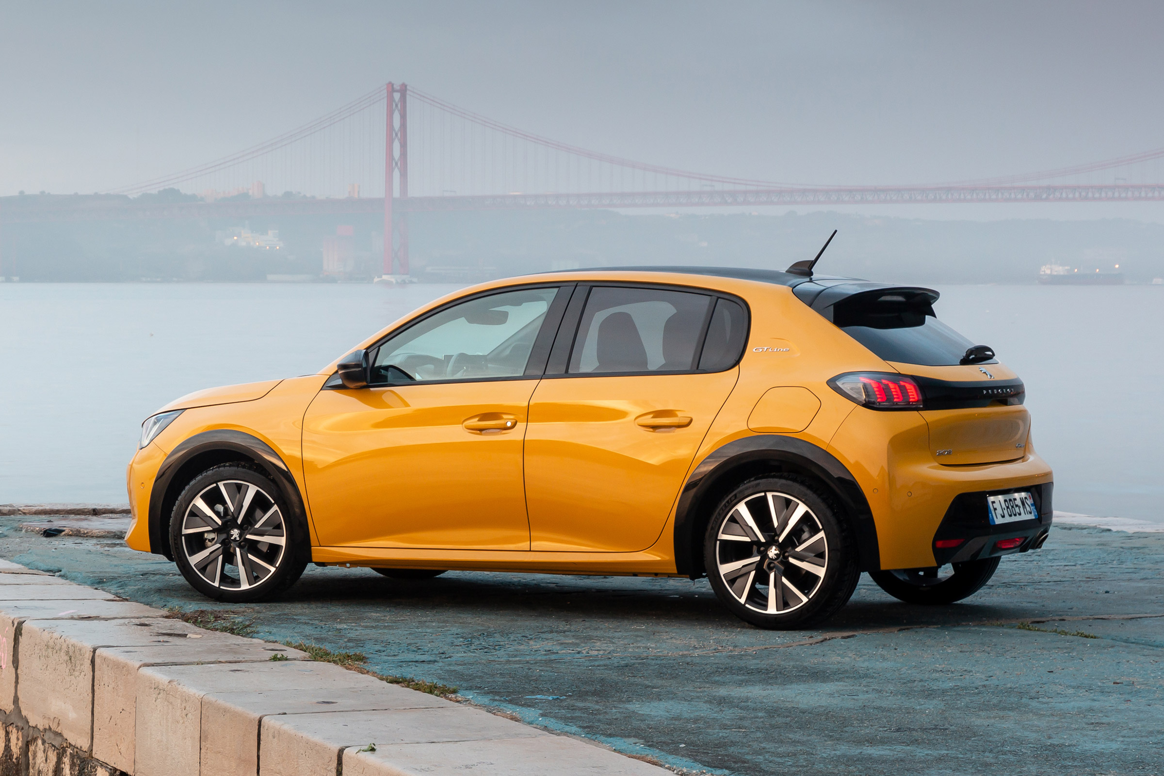 Peugeot 208 - rear static