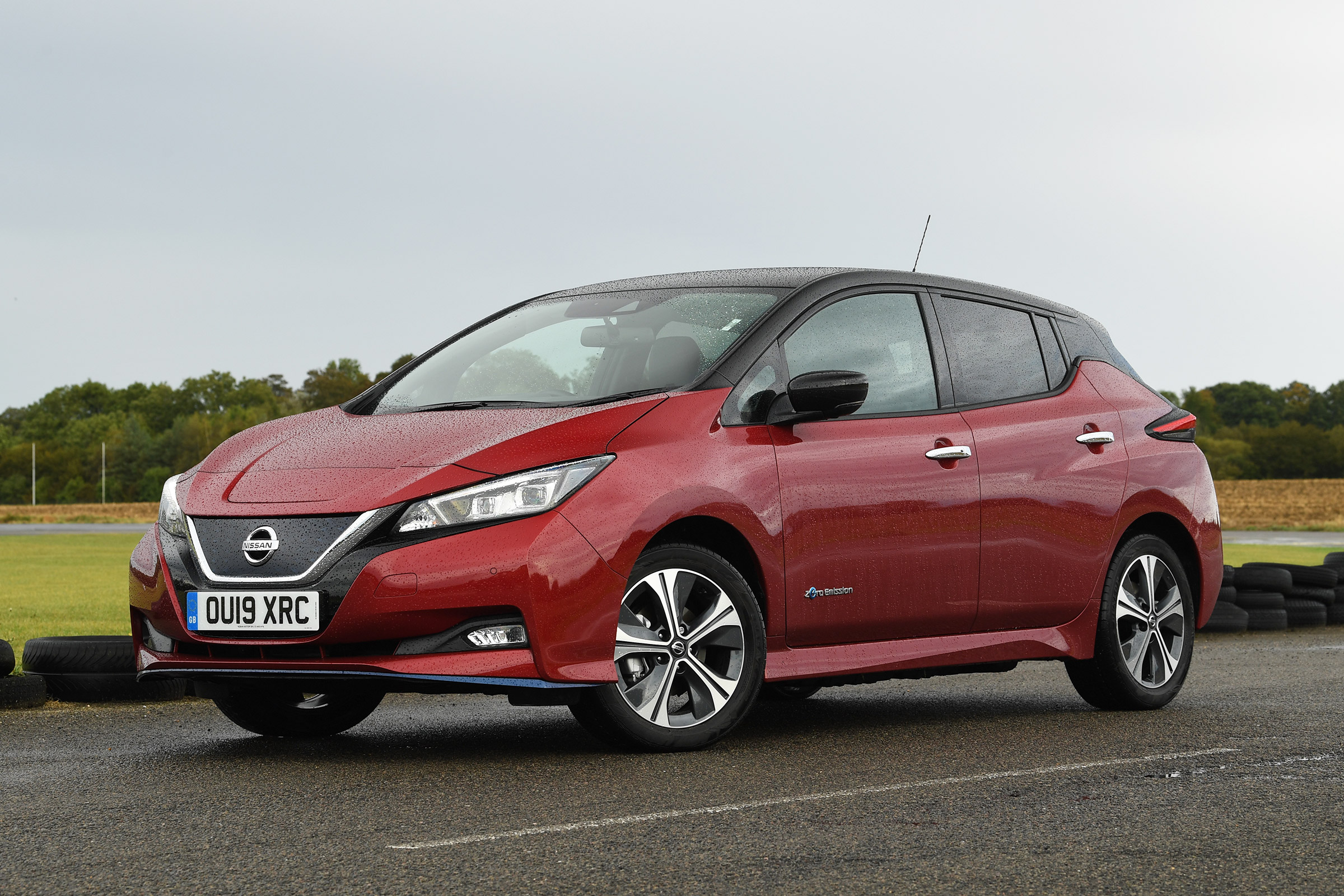 Nissan Leaf - front static