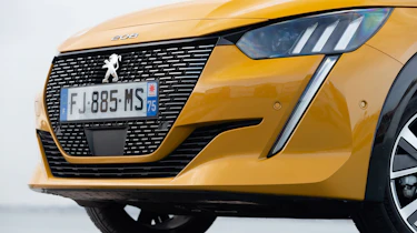 Peugeot 208 - grille