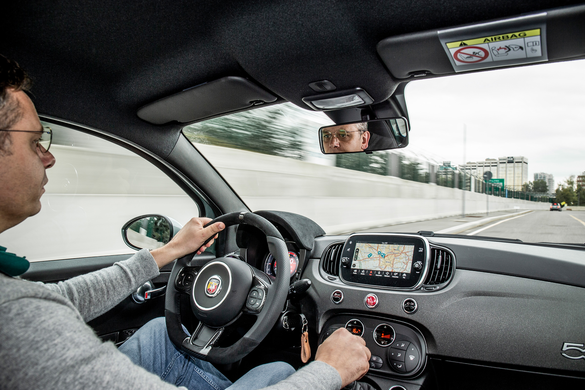 Abarth 695 70th Anniversario - Hugo driving