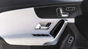 Mercedes CLA - door