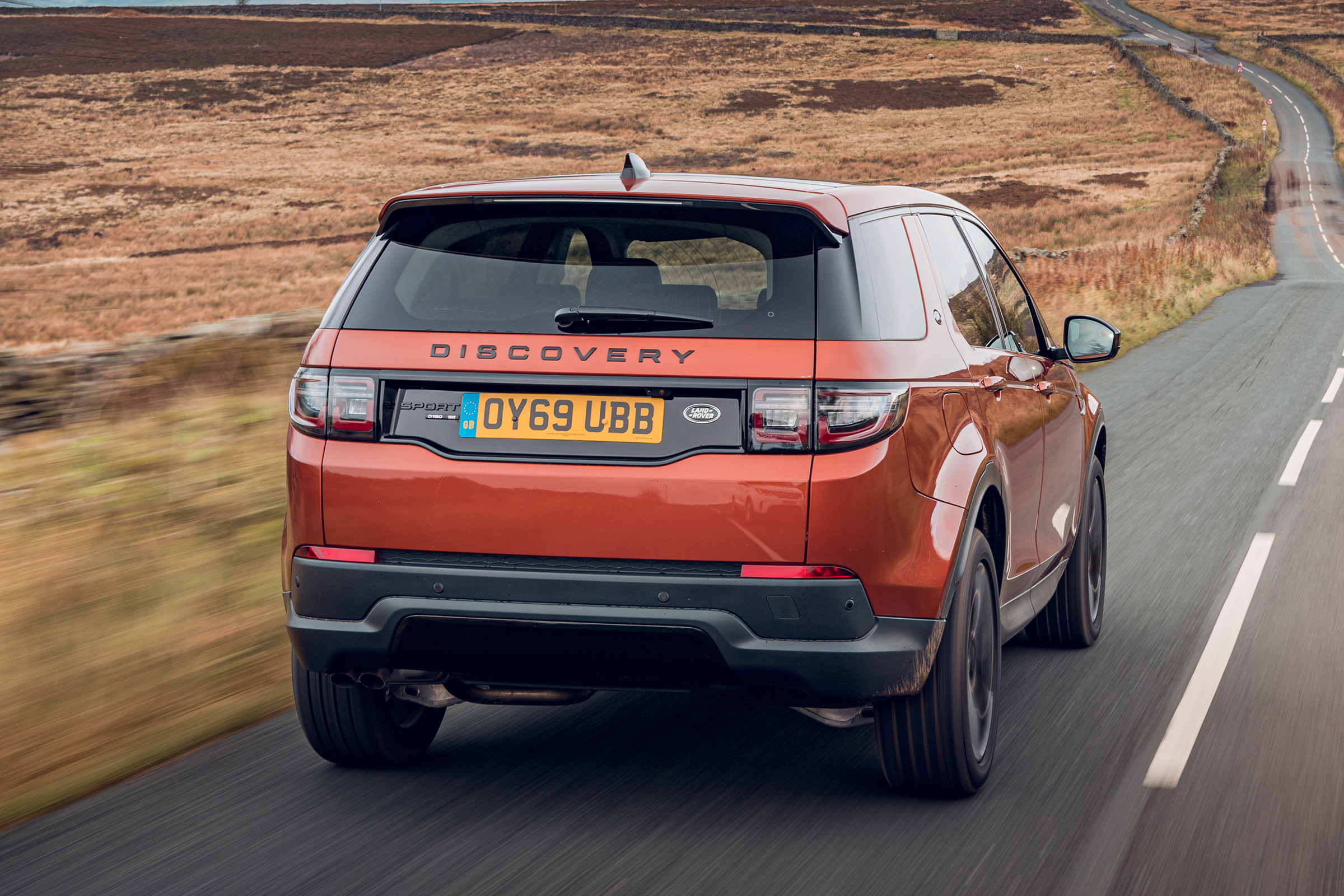 Land Rover Discovery Sport - rear tracking