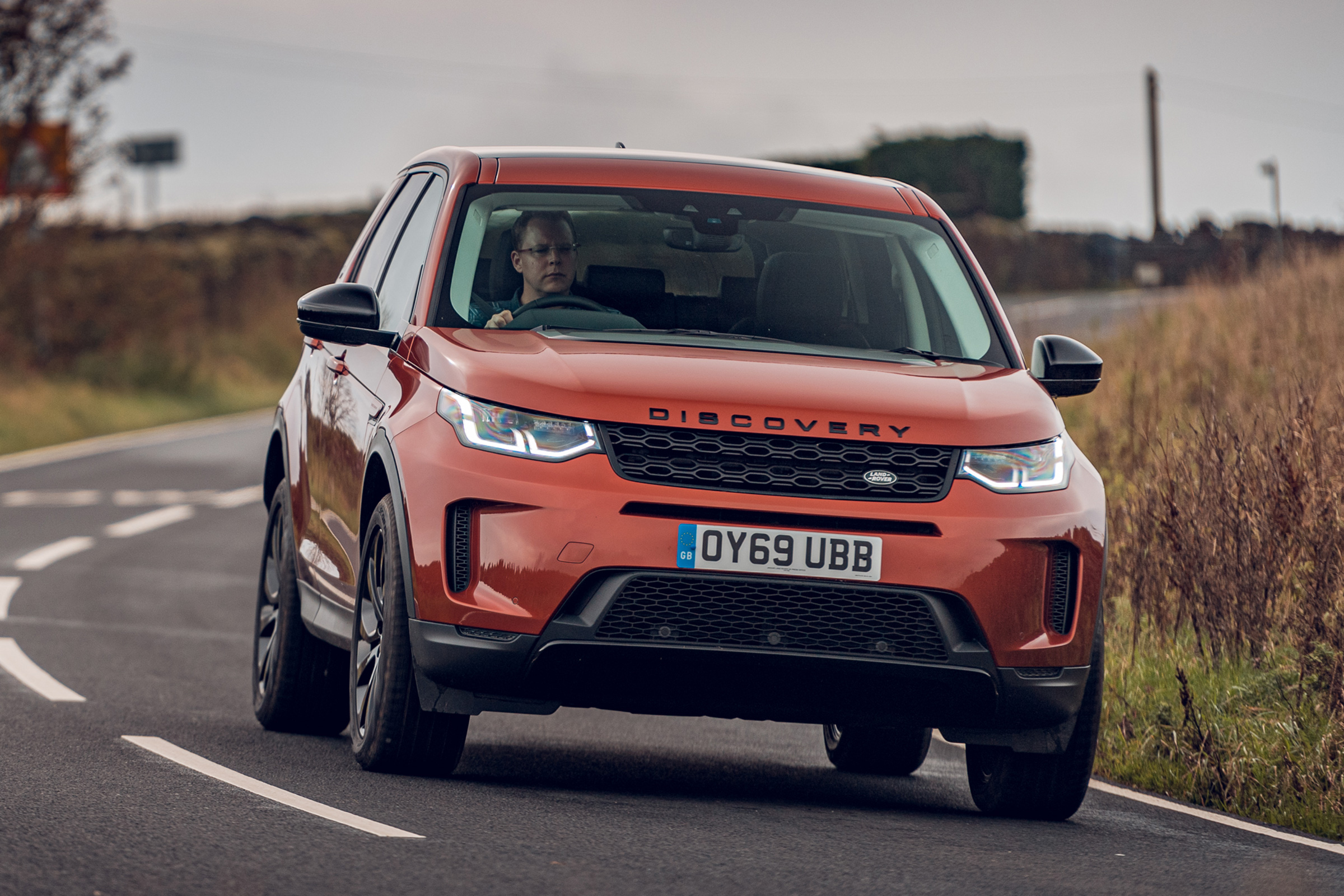 Land Rover Discovery Sport - front tracking