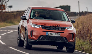 Land Rover Discovery Sport - front tracking