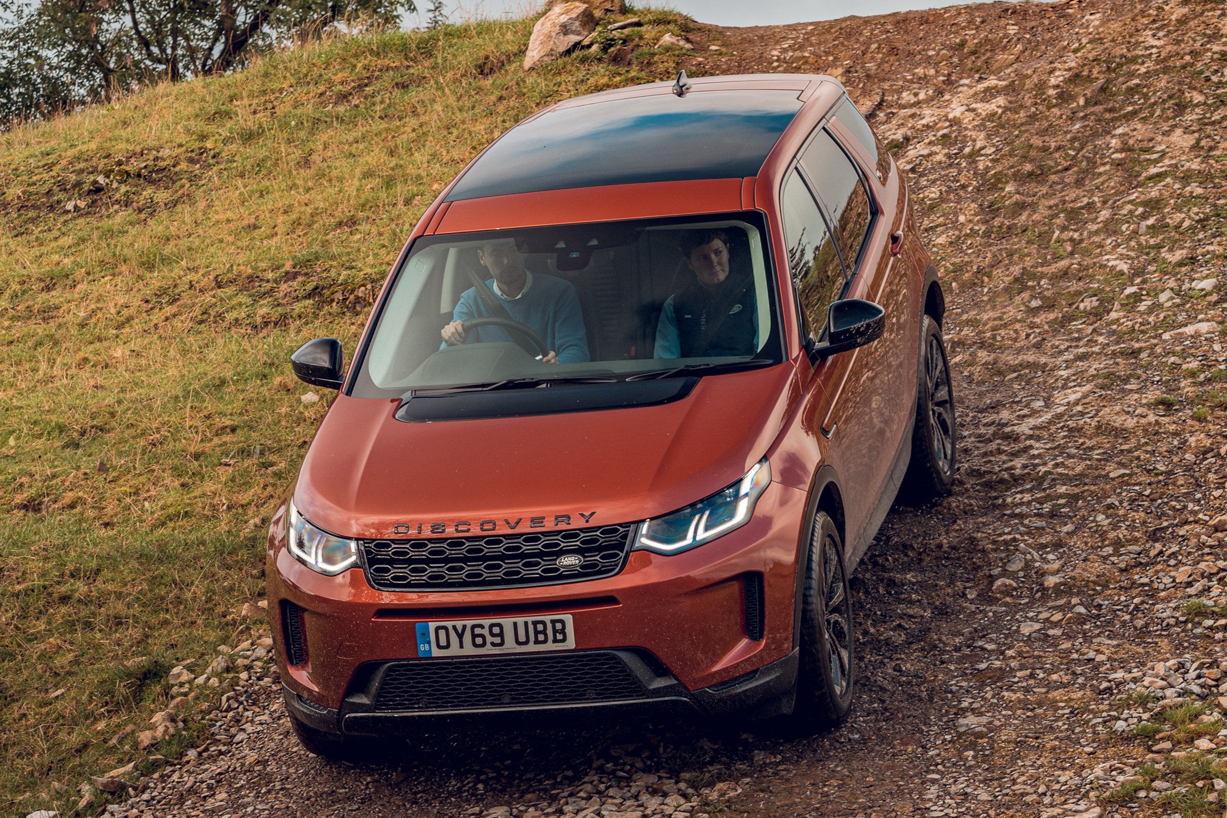 Land Rover Discovery Sport - front 