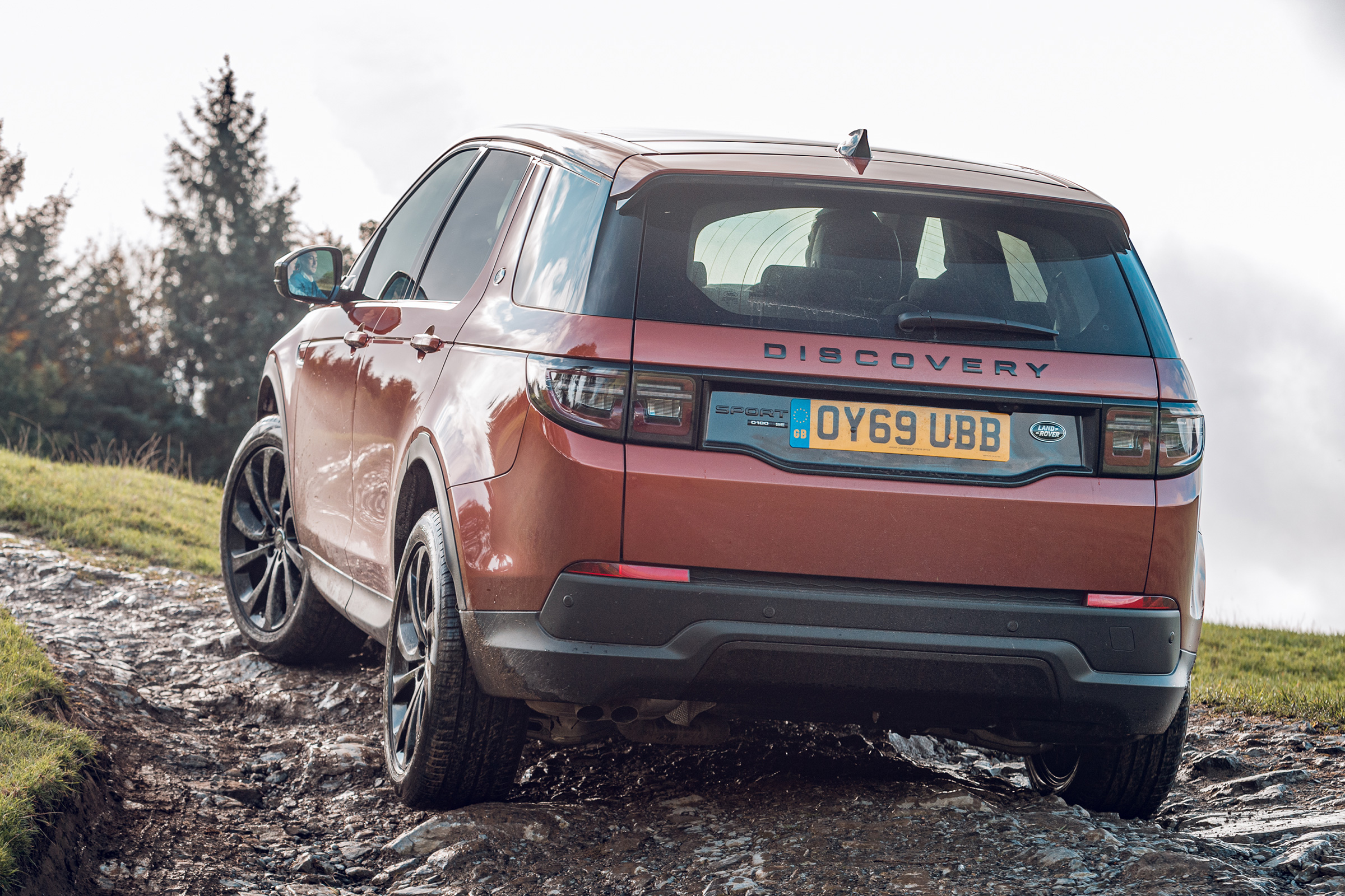Land Rover Discovery Sport - rear