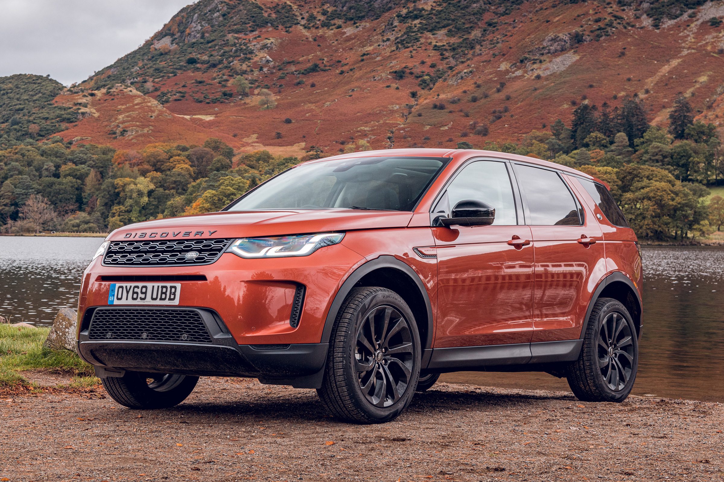 Land Rover Discovery Sport - front static