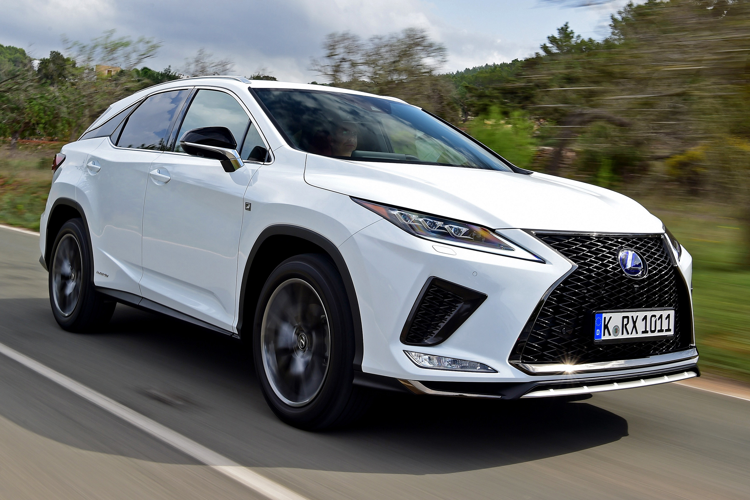 Lexus 450h F Sport - front tracking