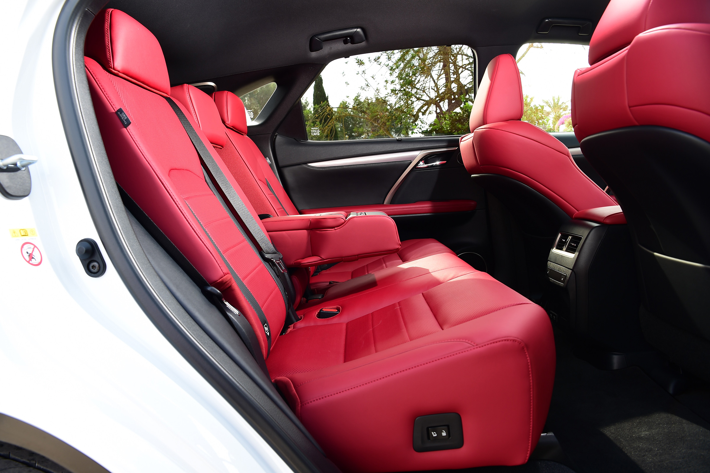 Lexus 450h F Sport - rear seats