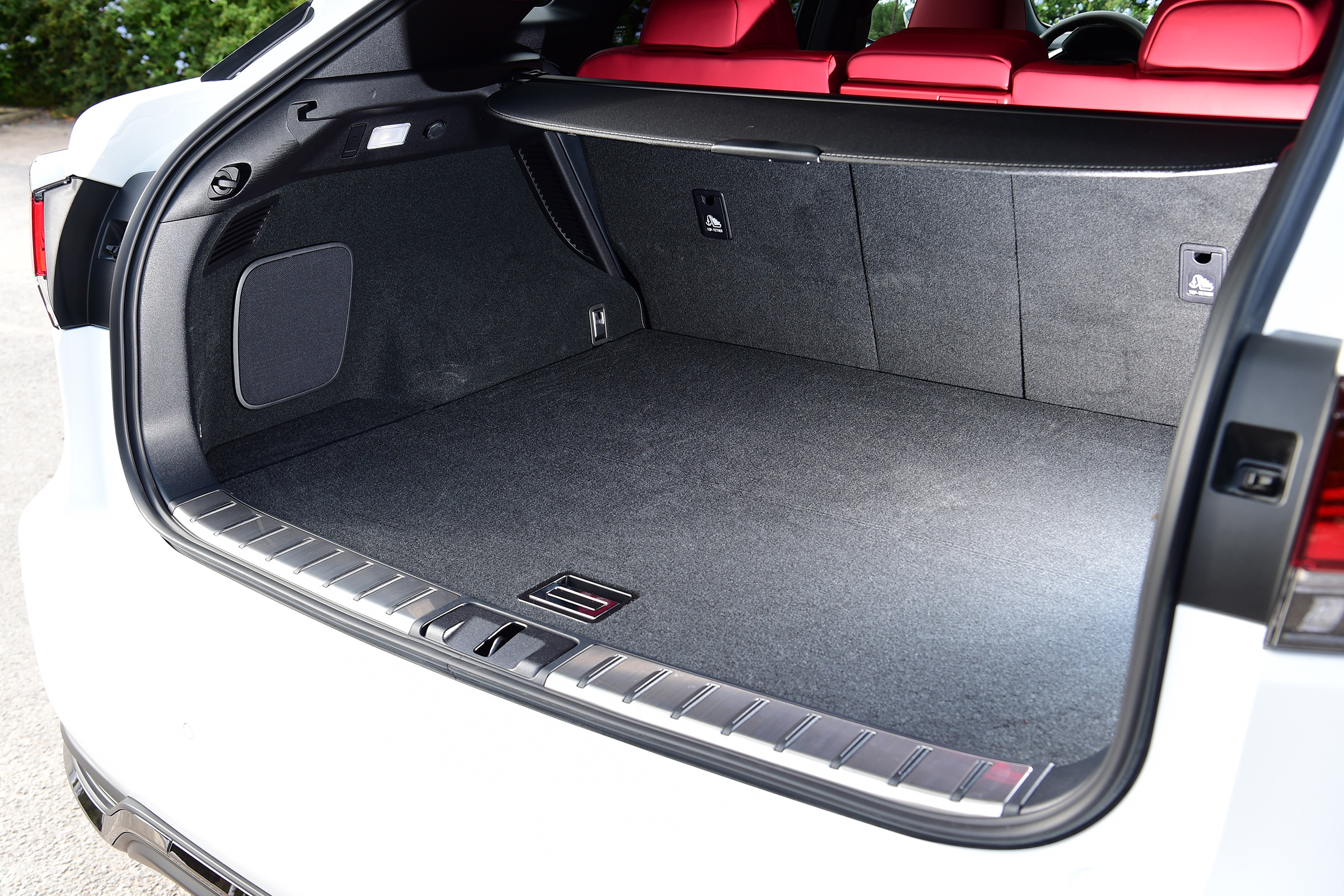 Lexus 450h F Sport - boot