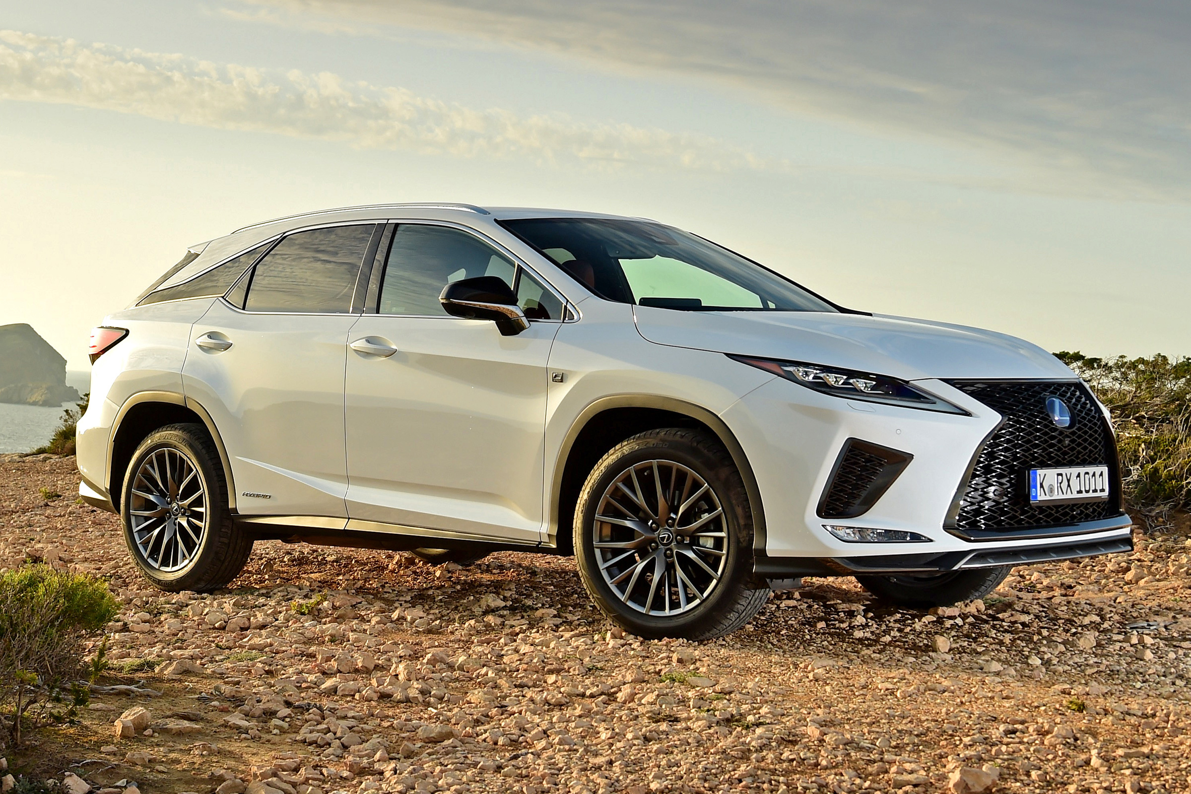 Lexus 450h F Sport - front 3/4 static